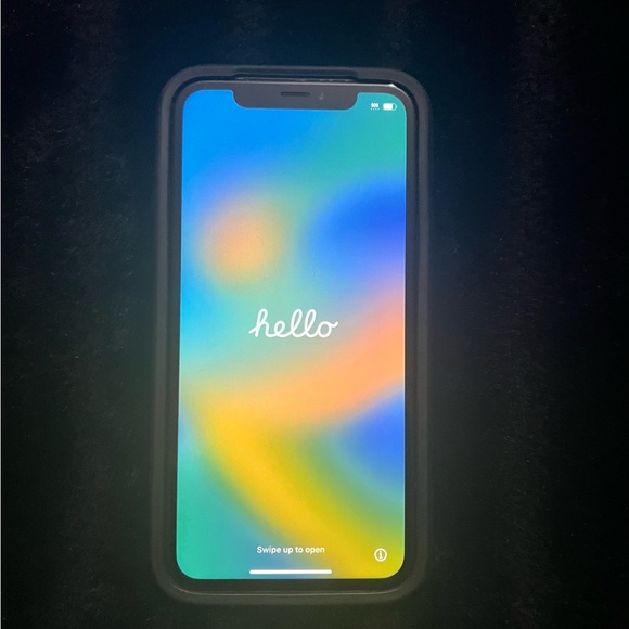 iPhone XR (plus case)- 128GB - Picture 1 of 3